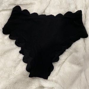 HIGH-WAISTED SCALLOPED BIKINI BOTTOM